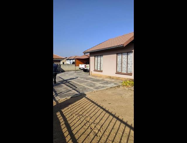 3 BEDROOM HOUSE FOR SALE IN TLHABANE WEST